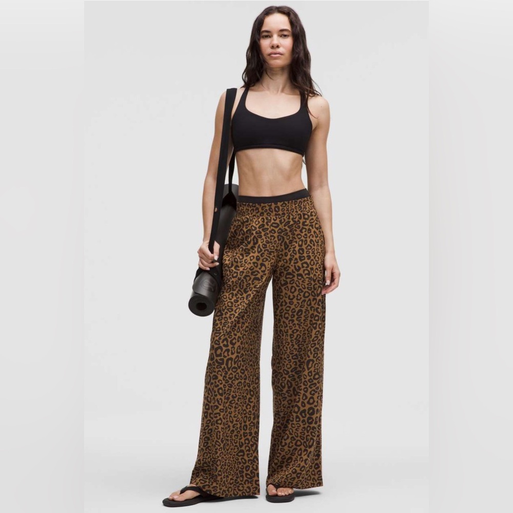 🌼Lululemon swiftly Mid-Rise Wide-Leg Leopard Pants size 4